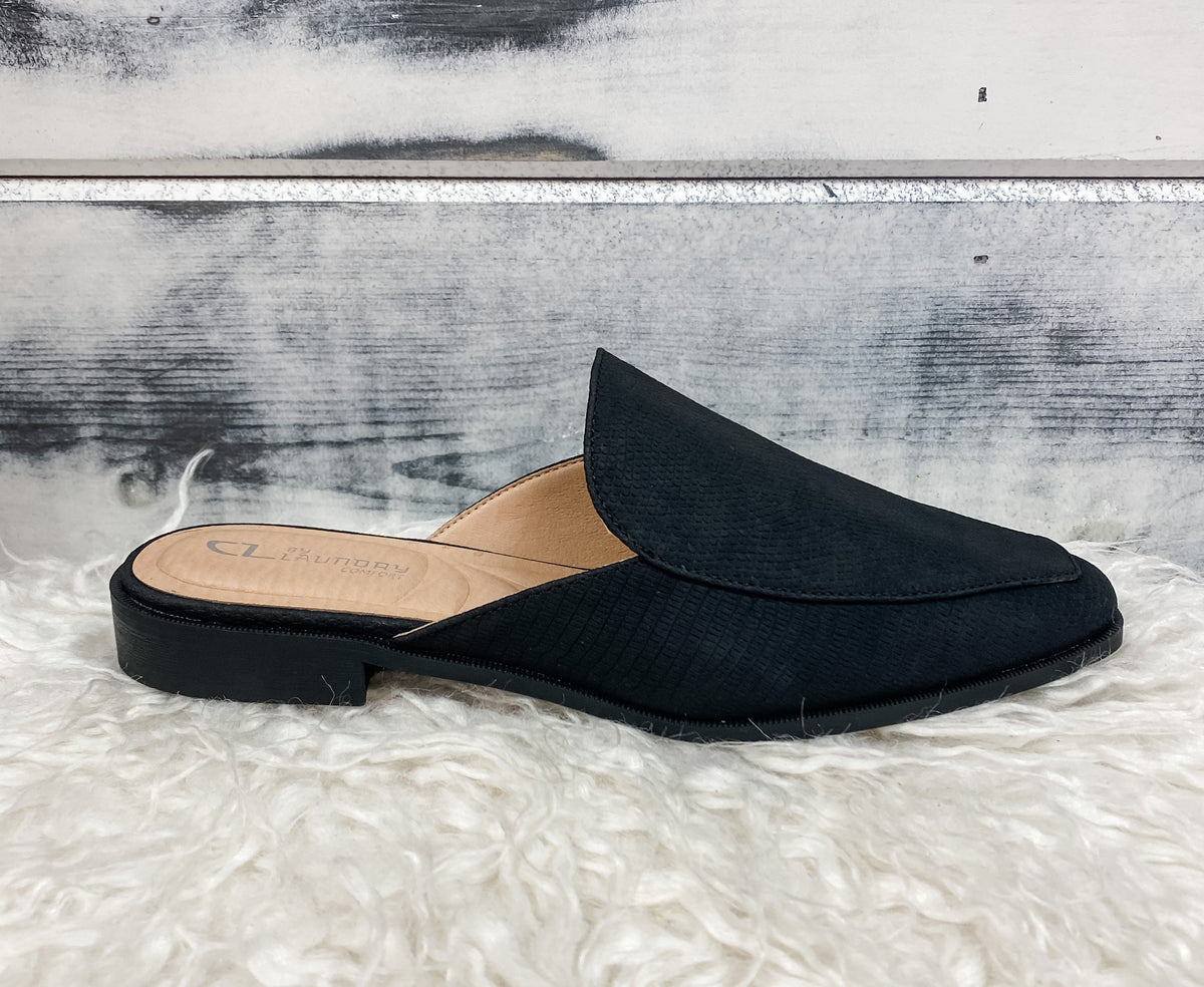 CL by Laundry Black Pointy Toe Mule