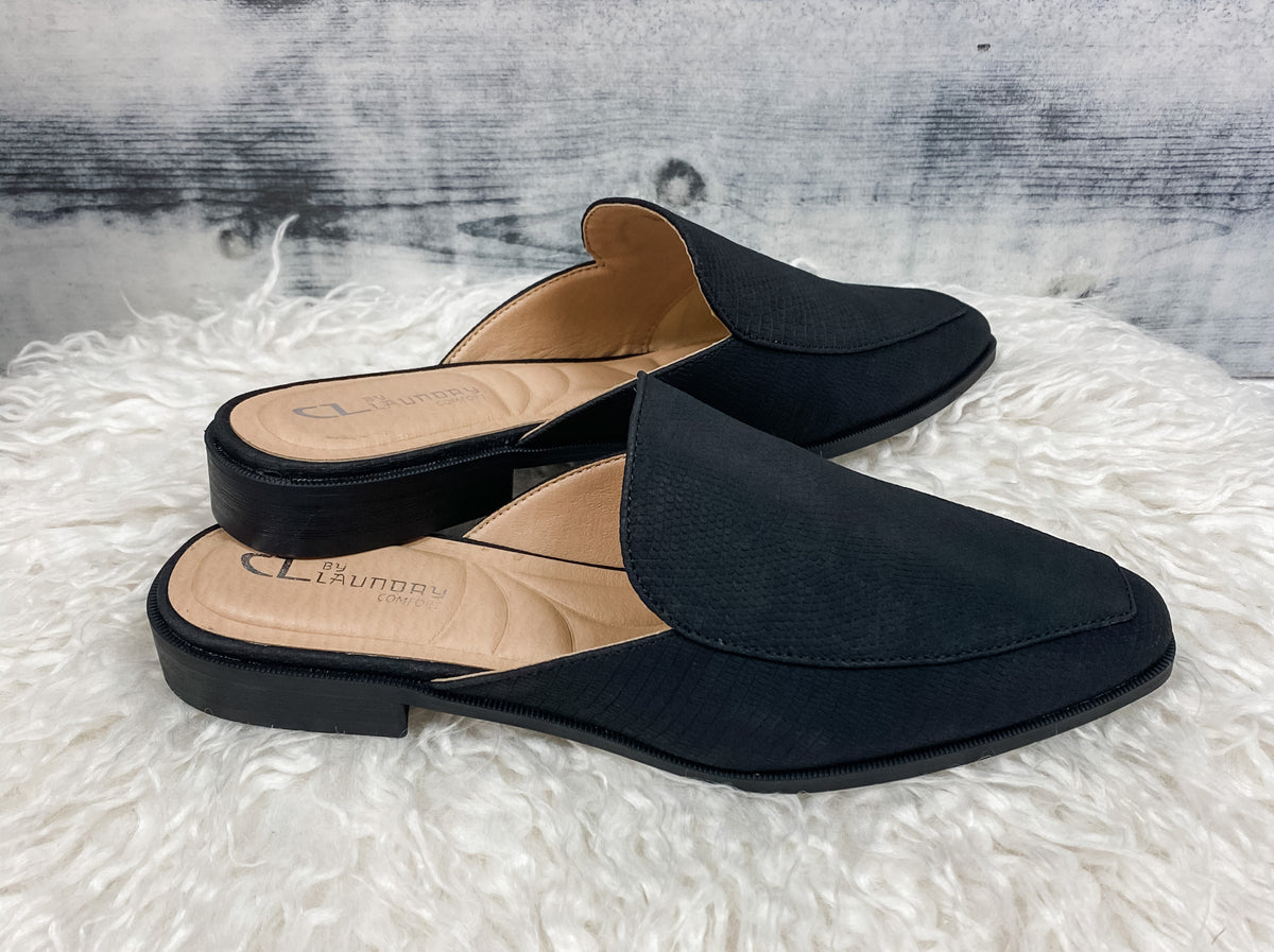 CL by Laundry Black Pointy Toe Mule